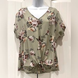 West Kei Floral Top Size Medium